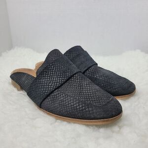 Free People At Ease  Women's Size 6.5 Black slip-on Snake Skin Leather Slide